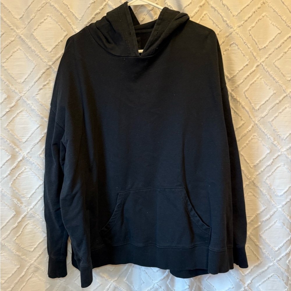 Excellent condition. Hoodie string has been removed. Side XXL